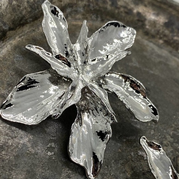 Anthropologie Silver Flower Earrings - Picture 10 of 13